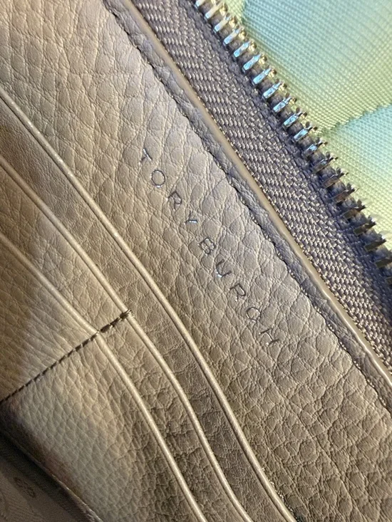 Tory Burch Pebbled grey/Taupe Zip Around Wallet - Picture 5 of 9